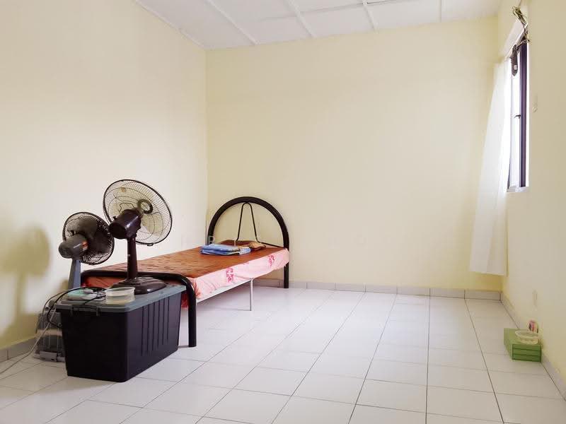 Flat for Sale at Desa Petaling Flat - Chris Choo - Bedroom - PropertyGuru.com.my