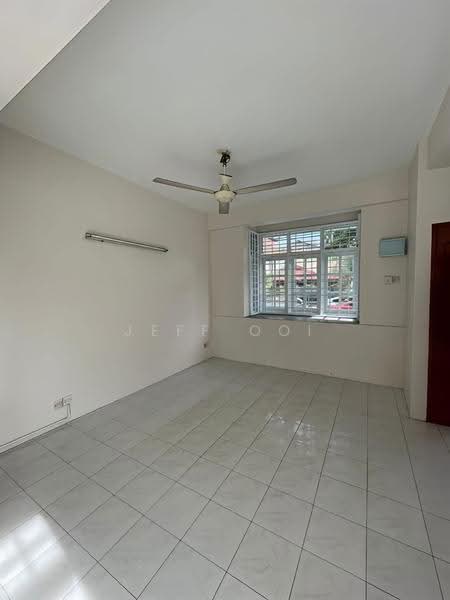 Townhouse for Sale in Taman Tunas Muda (Sungai Ara) - Jeff Ooi - Living Room - PropertyGuru.com.my