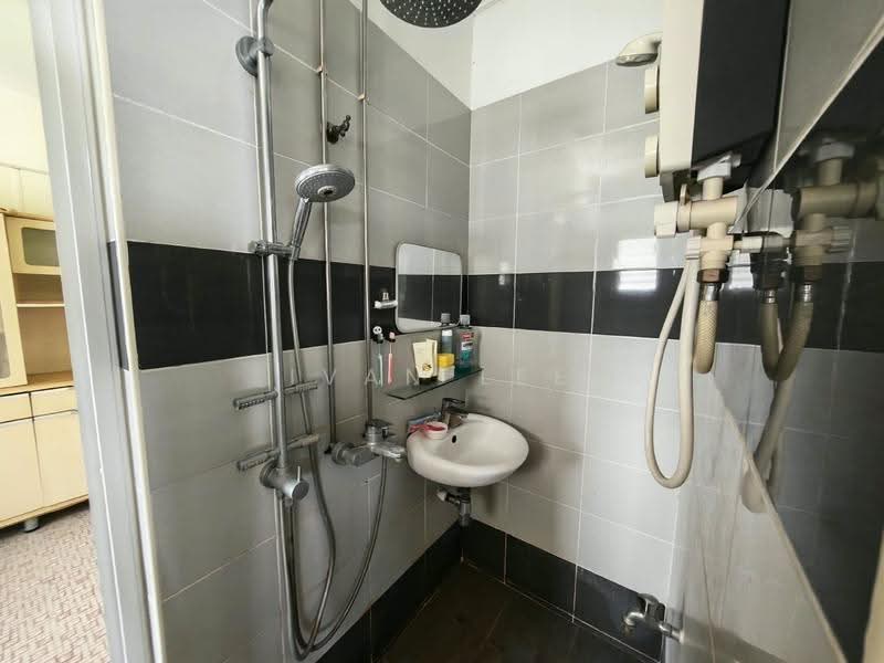 Semi-Detached House for Sale in SS1 (Petaling Jaya) - Ivan Lee - Bathroom - PropertyGuru.com.my