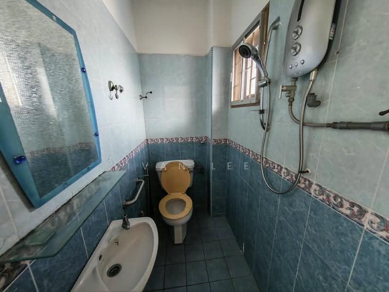 Semi-Detached House for Sale in SS1 (Petaling Jaya) - Ivan Lee - Bathroom - PropertyGuru.com.my