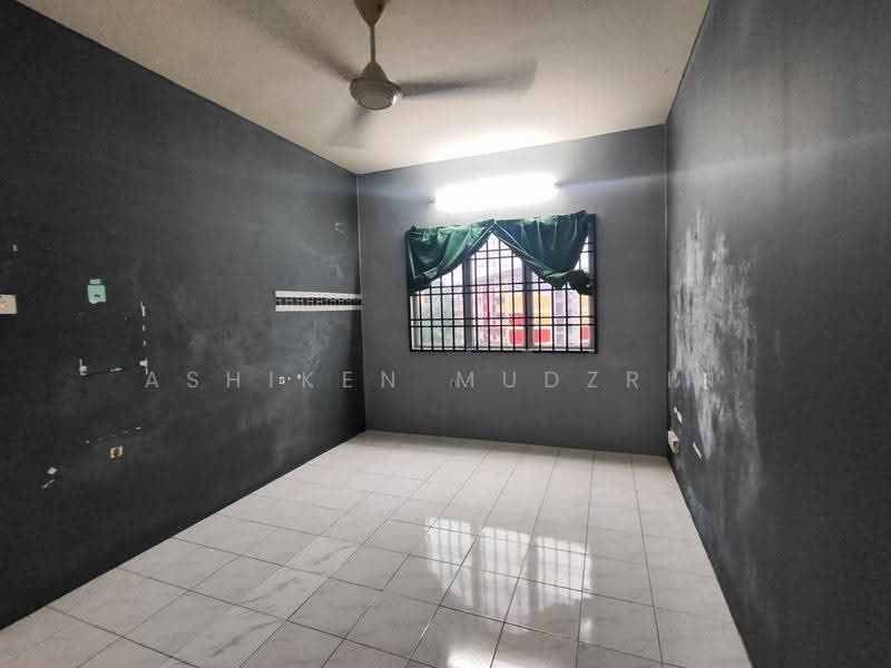 Apartment for Rent at Angsana Apartment - Ashiken Mudzrin - Master Bedroom - PropertyGuru.com.my
