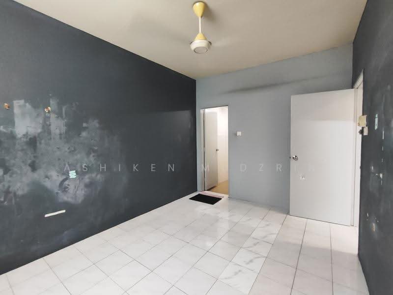 Apartment for Rent at Angsana Apartment - Ashiken Mudzrin - Master Bedroom - PropertyGuru.com.my