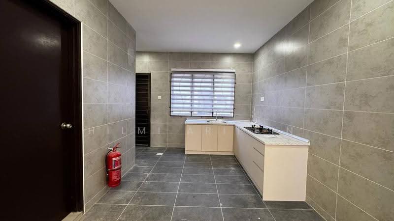 2-storey Terraced House for Rent in Kota Warisan (Sepang) - Hilmi Ariffin - Kitchen - PropertyGuru.com.my