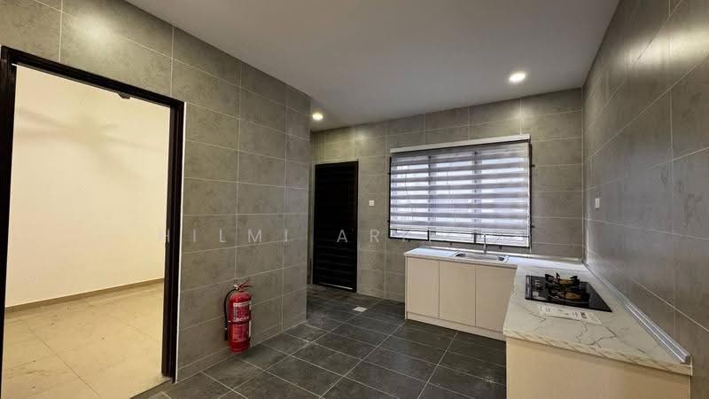 2-storey Terraced House for Rent in Kota Warisan (Sepang) - Hilmi Ariffin - Kitchen - PropertyGuru.com.my
