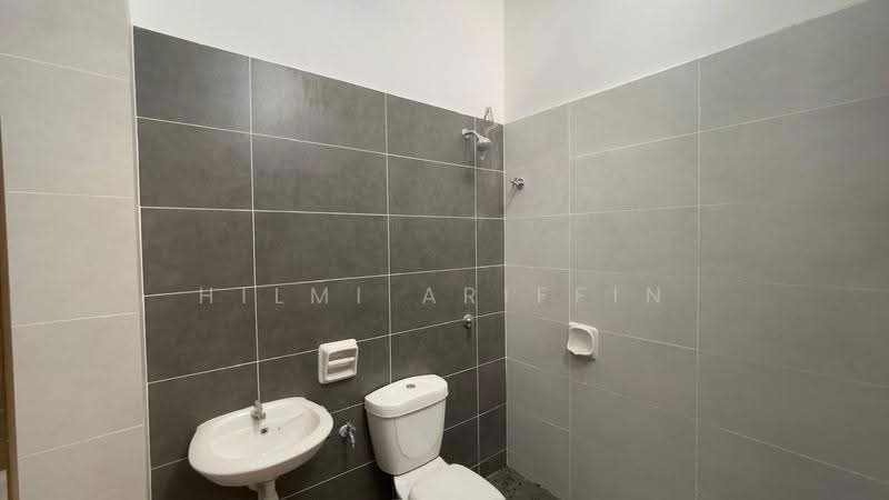 2-storey Terraced House for Rent in Kota Warisan (Sepang) - Hilmi Ariffin - Bathroom - PropertyGuru.com.my