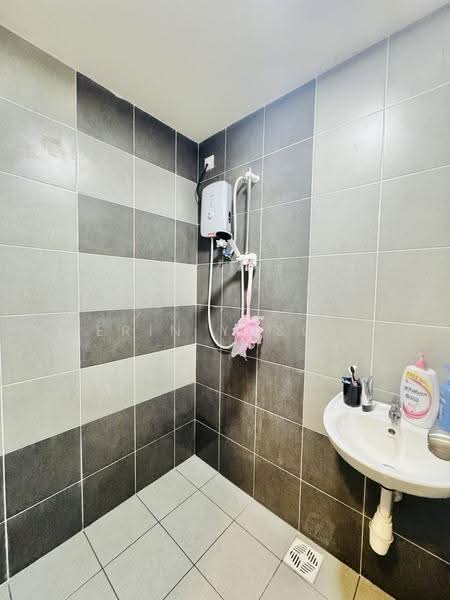 Service Residence for Sale at Residensi Mutiara Kajang 2 - Erin Yusof - Bathroom - PropertyGuru.com.my