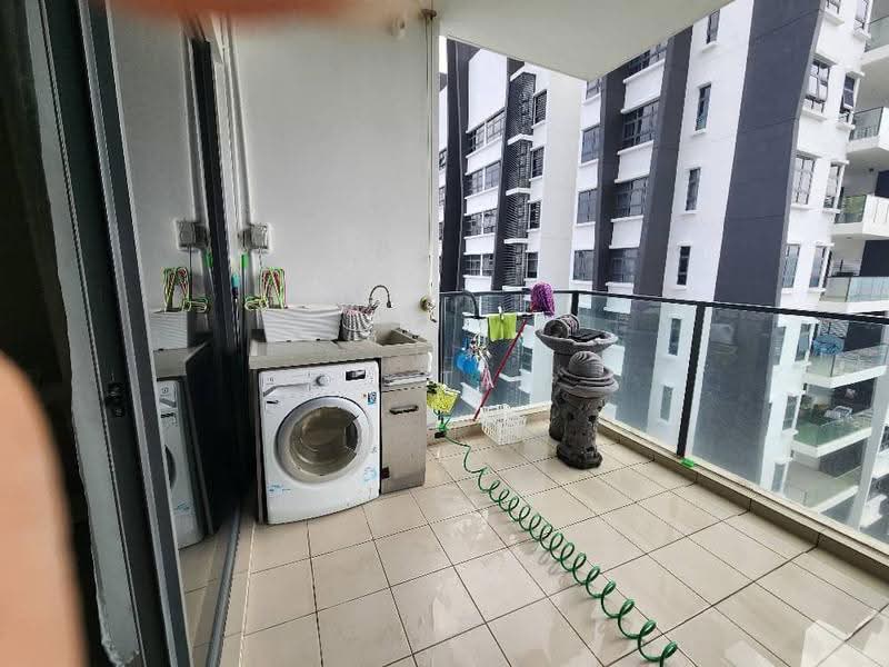 Kondominium untuk Disewa di Lakeville Residence - BC TAN - Balcony - PropertyGuru.com.my
