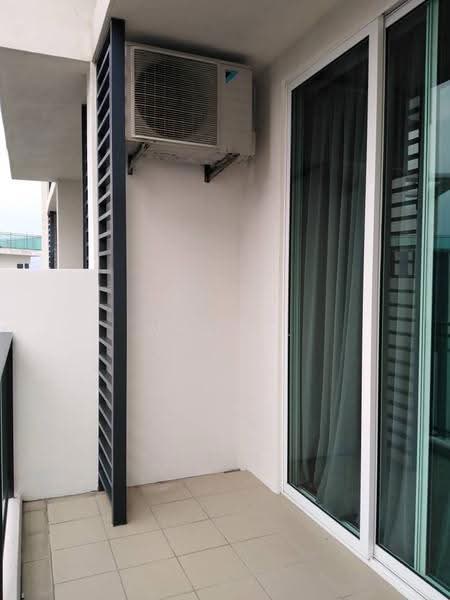 Kediaman Servis untuk Disewa di The Shore @ Malacca River - Woon . - Balcony - PropertyGuru.com.my