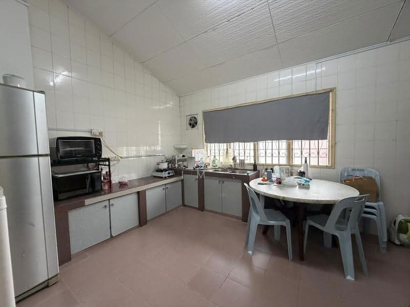 Rumah Teres 1-Tingkat untuk Disewa di Taman Sentosa (Johor Bahru) - Kim . - Kitchen - PropertyGuru.com.my