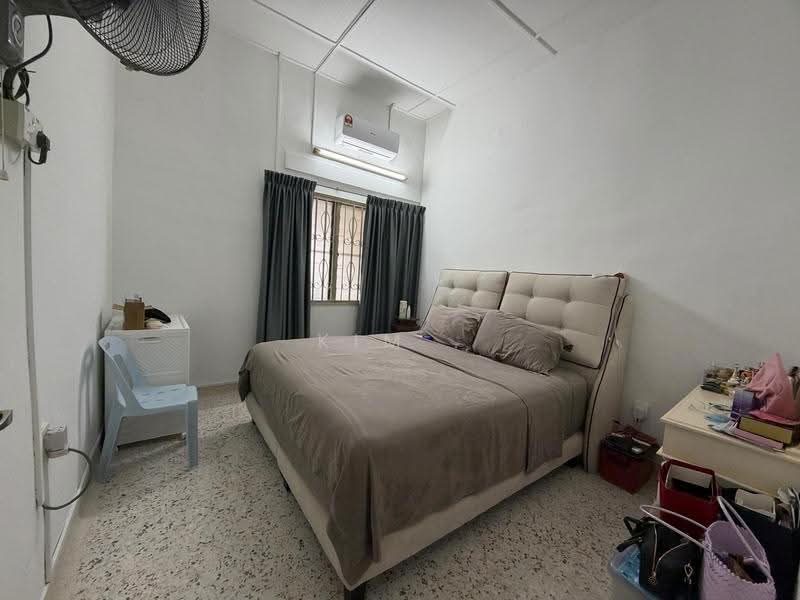 Rumah Teres 1-Tingkat untuk Disewa di Taman Sentosa (Johor Bahru) - Kim . - Bedroom - PropertyGuru.com.my
