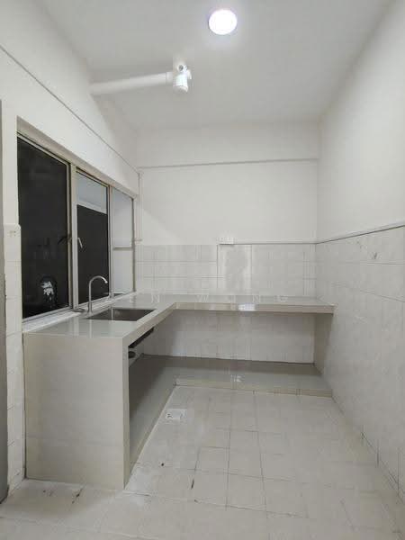 Pangsapuri untuk Dijual di Sri Kenari Apartment - Zen Wong - Kitchen - PropertyGuru.com.my