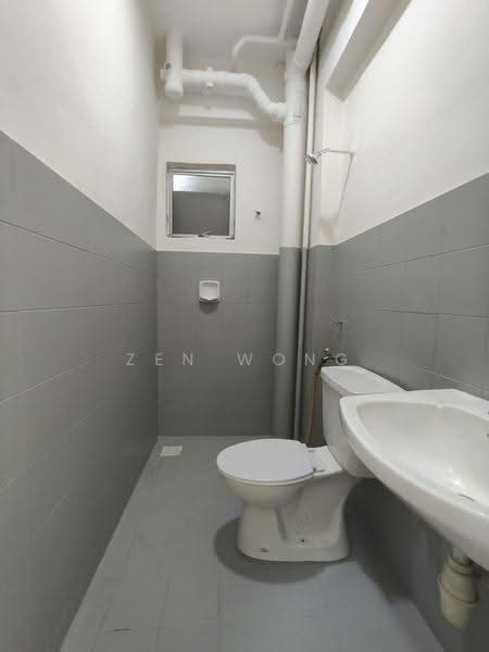 Pangsapuri untuk Dijual di Sri Kenari Apartment - Zen Wong - Bathroom - PropertyGuru.com.my