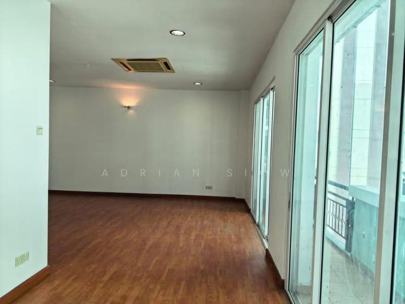 Kondominium untuk Dijual di Mei on The Madge (Vista Permai) - Adrian Siow - Living Room - PropertyGuru.com.my