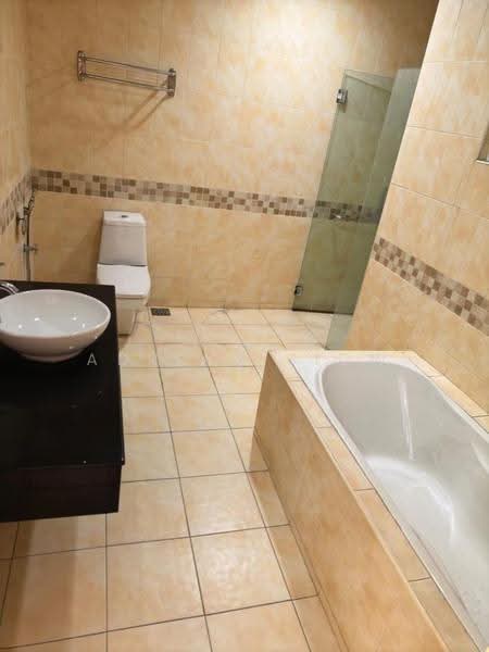Kondominium untuk Dijual di Mei on The Madge (Vista Permai) - Adrian Siow - Bathroom - PropertyGuru.com.my