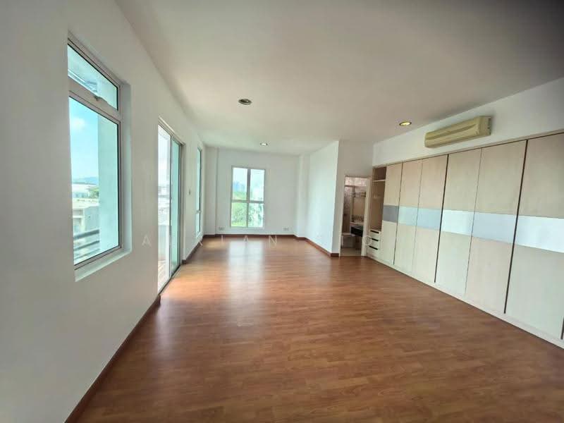 Kondominium untuk Dijual di Mei on The Madge (Vista Permai) - Adrian Siow - Bedroom - PropertyGuru.com.my