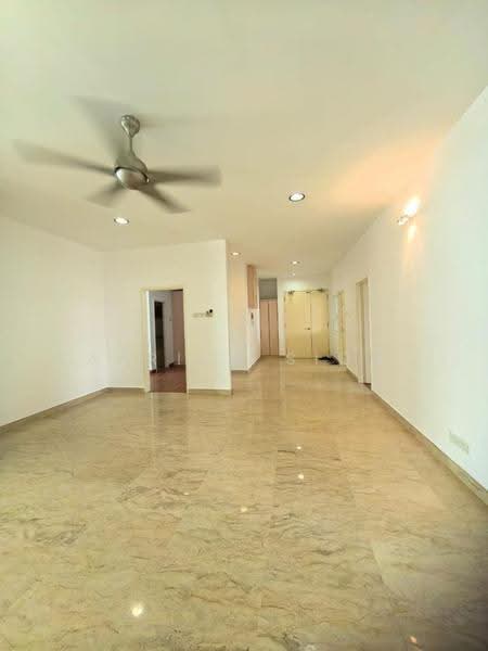 Kondominium untuk Dijual di Mei on The Madge (Vista Permai) - Adrian Siow - Living Room - PropertyGuru.com.my