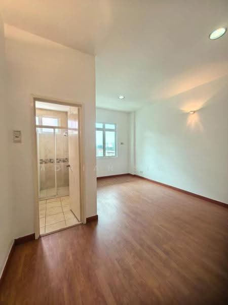 Kondominium untuk Dijual di Mei on The Madge (Vista Permai) - Adrian Siow - Bathroom - PropertyGuru.com.my