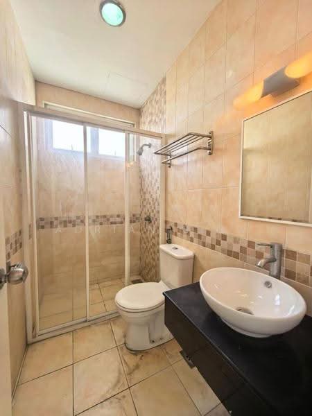 Kondominium untuk Dijual di Mei on The Madge (Vista Permai) - Adrian Siow - Bathroom - PropertyGuru.com.my
