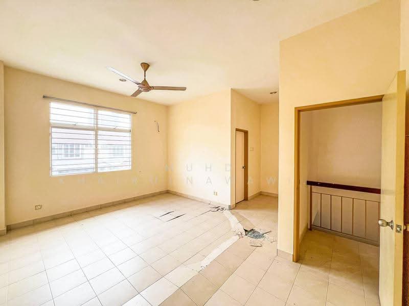 Rumah Teres 2-Tingkat untuk Dijual di Setia Alam (Selangor) - Muhd Khairulnawawi Kamaruddin - Living Room - PropertyGuru.com.my