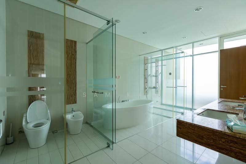 Kondominium untuk Disewa di 8 Gurney (The Shore Condominium) - Sam Kam - Bathroom - PropertyGuru.com.my