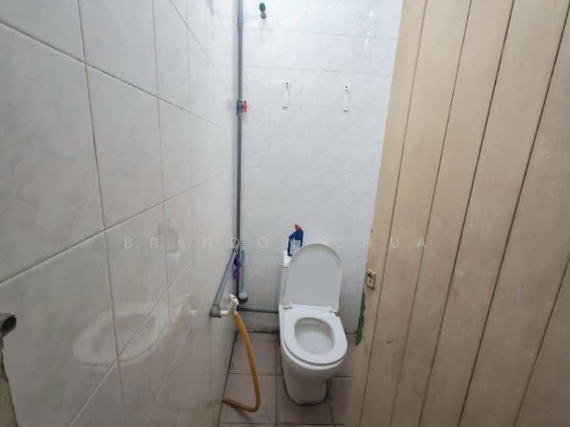 1-storey Terraced House for Sale in Taman Ungku Tun Aminah (Skudai) - Brandon Chua - Bathroom - PropertyGuru.com.my