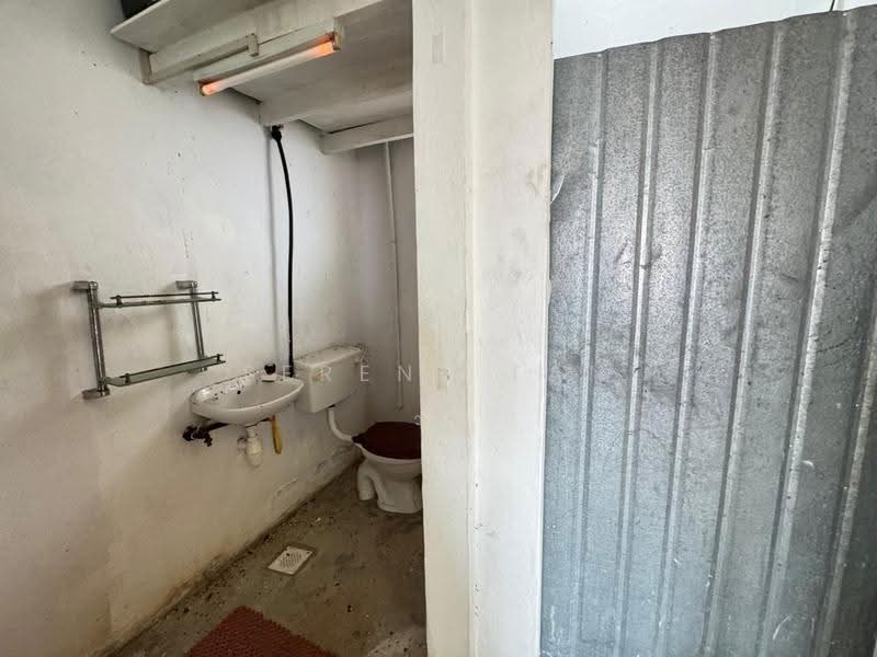 Flat for Sale at Taman Pulai Utama - Serene Tan - Bathroom - PropertyGuru.com.my