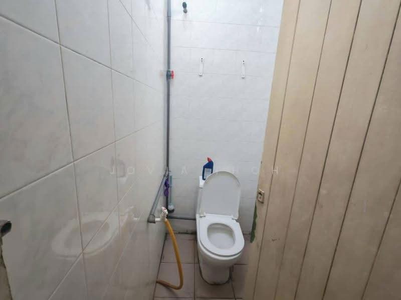 1-storey Terraced House for Sale in Taman Ungku Tun Aminah (Skudai) - Jovia Thoh - Bathroom - PropertyGuru.com.my