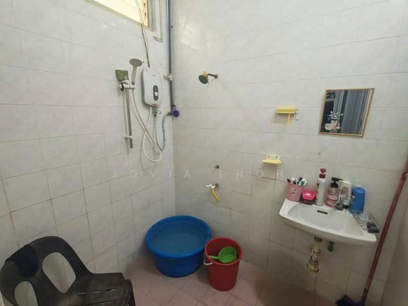 1-storey Terraced House for Sale in Taman Ungku Tun Aminah (Skudai) - Jovia Thoh - Bathroom - PropertyGuru.com.my