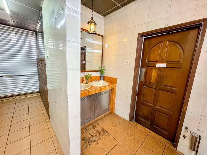 Kedai untuk Disewa di Desa Sri Hartamas (Sri Hartamas) - Hafiz Shariff - Bathroom - PropertyGuru.com.my