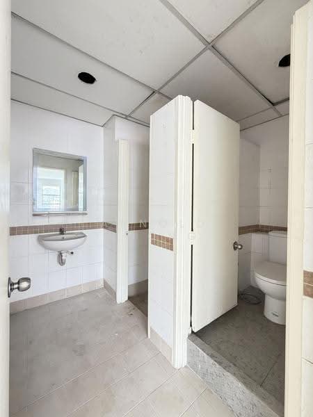 Office for Rent in Seksyen 19 (Petaling Jaya) - Arnold Khong - Bathroom - PropertyGuru.com.my