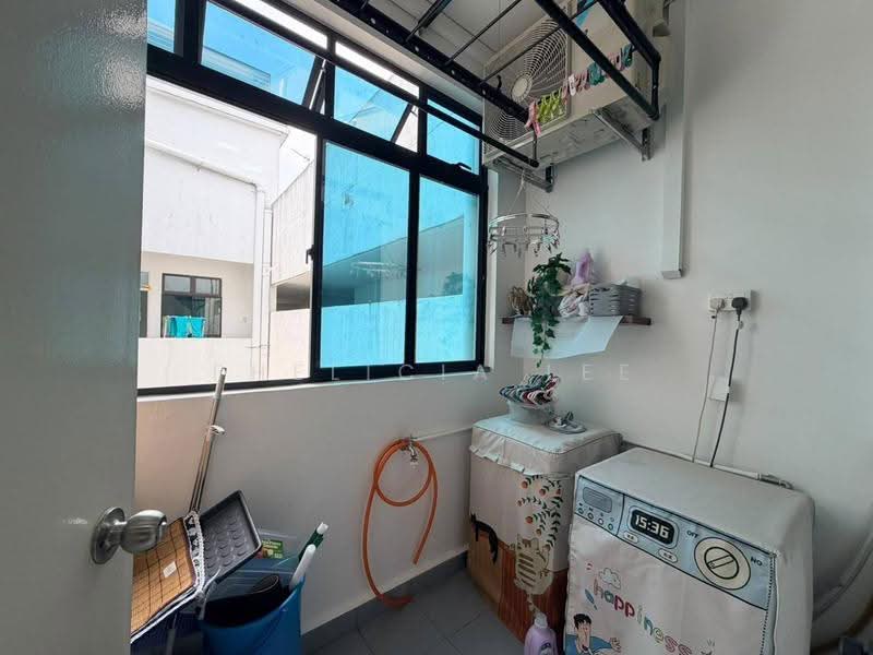 Kediaman Servis untuk Dijual di The Platino Serviced Apartment - Phelicia Lee - Balcony - PropertyGuru.com.my