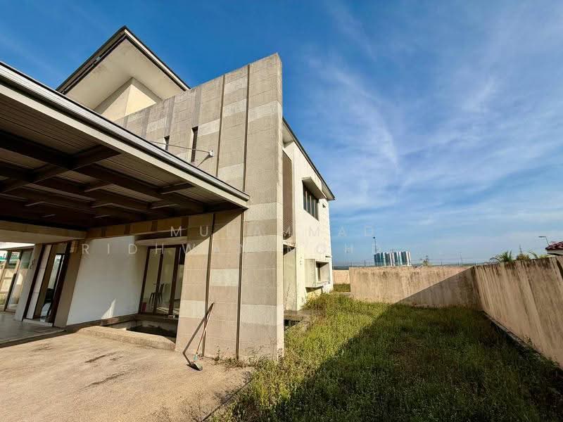 Bungalow House for Sale in Bandar Seri Putra (Bangi) - Muhammad Ridhwan Mohd Huzairi - Exterior - PropertyGuru.com.my