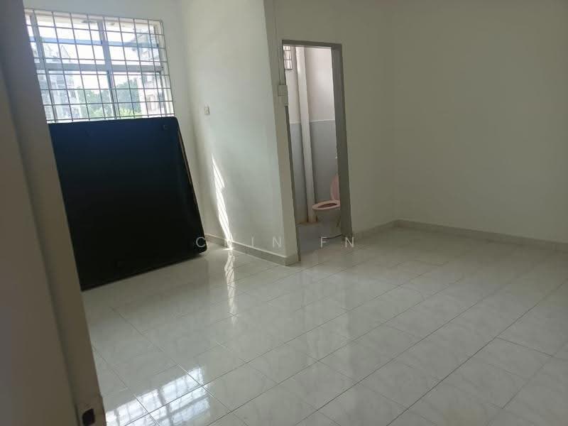 Pangsapuri untuk Dijual di Taman Saujana Puri - CHIN FN - Bathroom - PropertyGuru.com.my
