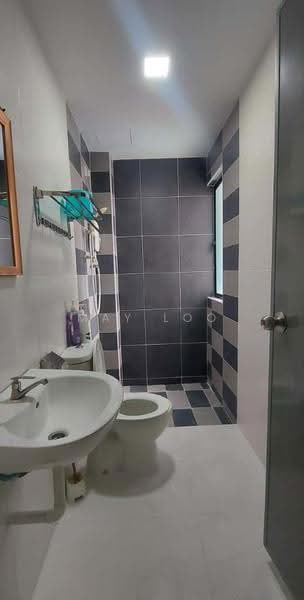 Condominium for Sale at Manhattan Condominium - May Loo - Bathroom - PropertyGuru.com.my