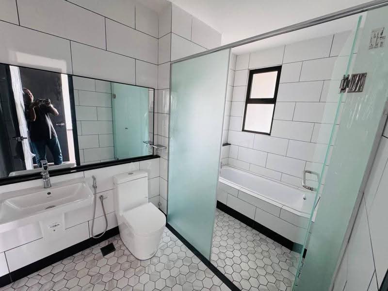 Rumah Berkembar untuk Dijual di Elmina (Shah Alam) - Azizol . - Bathroom - PropertyGuru.com.my