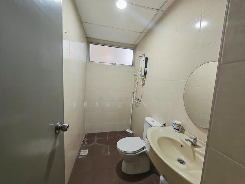Kondominium untuk Disewa di Platinum Lake PV 20 - Brandon . - Bathroom - PropertyGuru.com.my