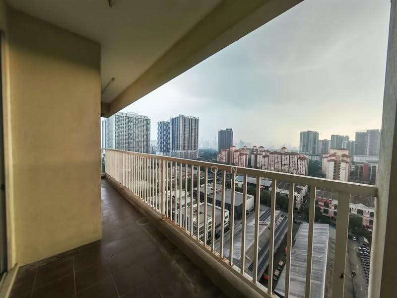 Kondominium untuk Disewa di Platinum Lake PV 20 - Brandon . - Balcony - PropertyGuru.com.my