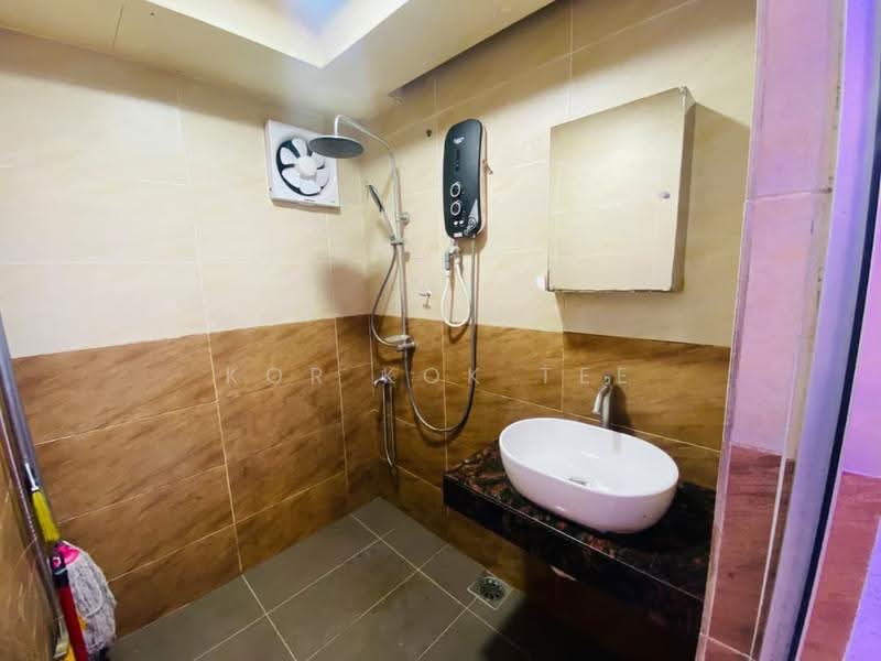 Pangsapuri untuk Disewa di Kenanga Apartment - Kor Kok Tee - Bathroom - PropertyGuru.com.my