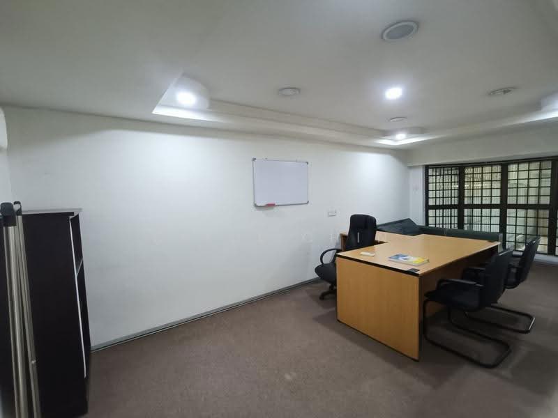 Kilang untuk Disewa di Taman Mount Austin (Tebrau) - Chloe Chin - Study - PropertyGuru.com.my