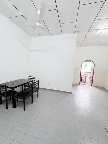 Rumah Teres 1-Tingkat untuk Disewa di Taman Daya (Johor Bahru) - Foo Jun Tao - Dining Room - PropertyGuru.com.my