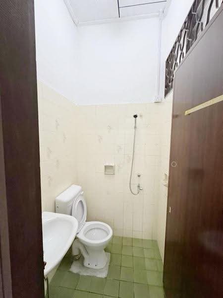 Rumah Teres 1-Tingkat untuk Disewa di Taman Daya (Johor Bahru) - Foo Jun Tao - Bathroom - PropertyGuru.com.my