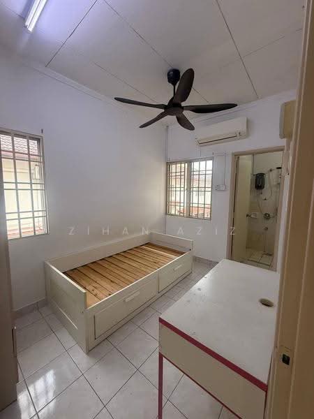 2-storey Terraced House for Rent in Subang Bestari (Shah Alam) - Zihan Aziz - Bedroom - PropertyGuru.com.my