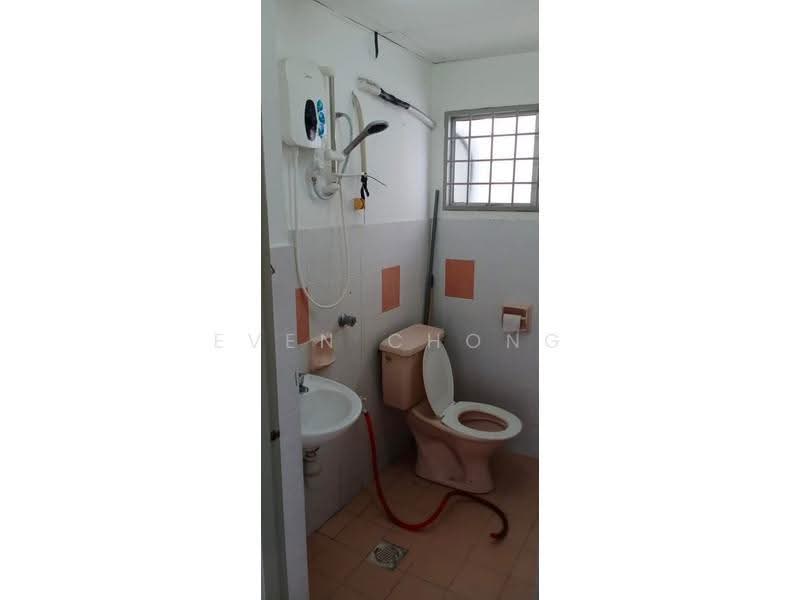 Apartment for Rent at Pangsapuri Ria - Even Chong - Bathroom - PropertyGuru.com.my