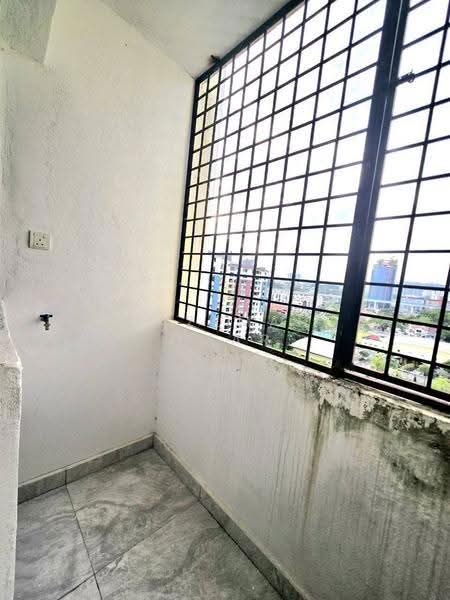 Rumah Flat untuk Dijual di Desa Tasik Fasa 1A - Hazeman Omar - Balcony - PropertyGuru.com.my