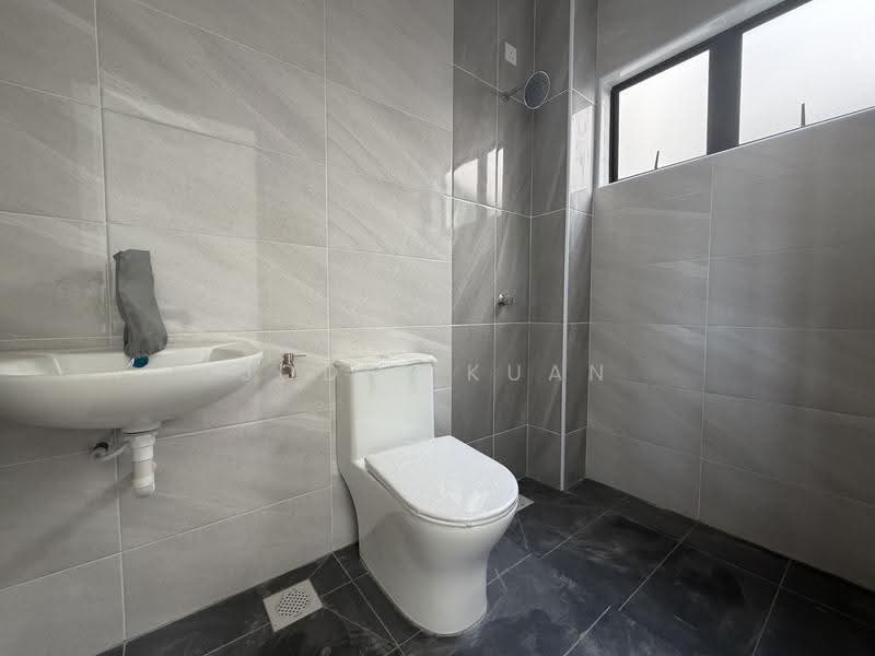 2-storey Terraced House for Sale in Bandar Cyber Ipoh (Bandar Siber) (Ipoh) - Jodie Kuan - Master Bedroom Ensuite Bathroom - PropertyGuru.com.my