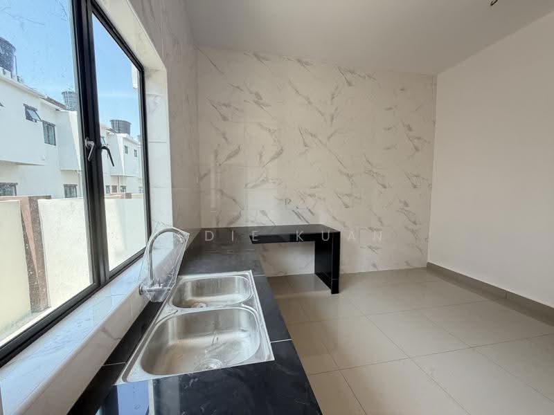 2-storey Terraced House for Sale in Bandar Cyber Ipoh (Bandar Siber) (Ipoh) - Jodie Kuan - Kitchen - PropertyGuru.com.my