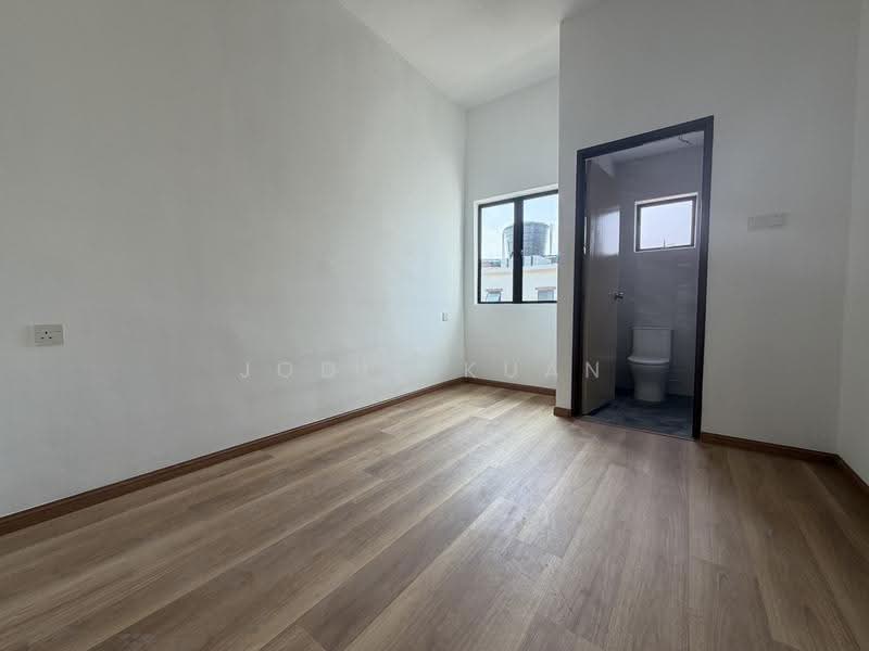 2-storey Terraced House for Sale in Bandar Cyber Ipoh (Bandar Siber) (Ipoh) - Jodie Kuan - Bedroom 2 - PropertyGuru.com.my