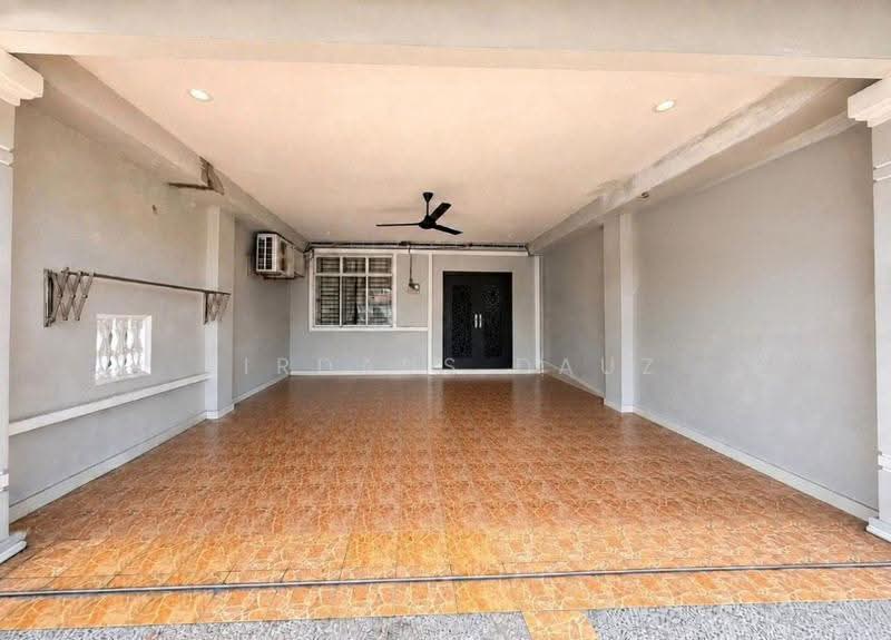 1-storey Terraced House for Sale in Bandar Putra Kulai (Kulai) - Firdaus Dauz - Entrance - PropertyGuru.com.my