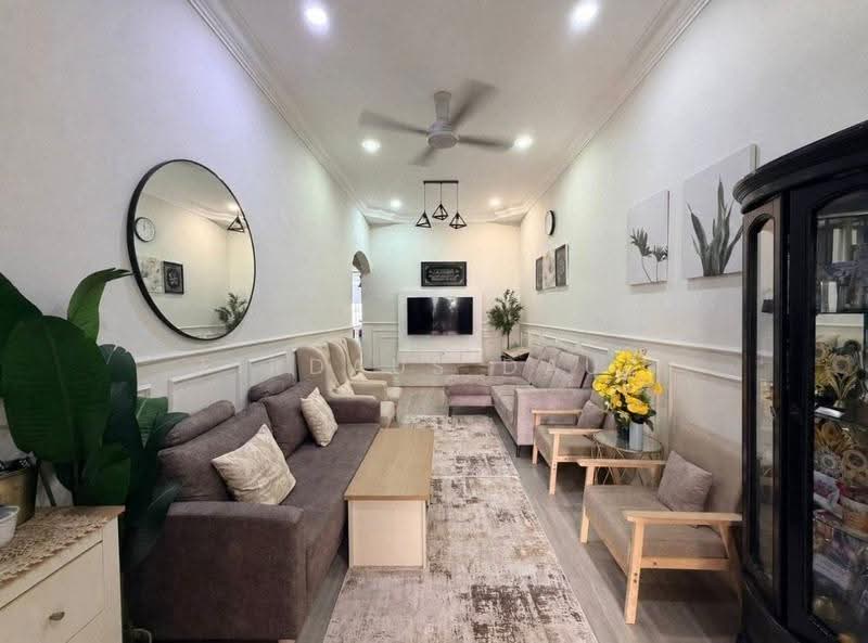 1-storey Terraced House for Sale in Bandar Putra Kulai (Kulai) - Firdaus Dauz - Living Room - PropertyGuru.com.my