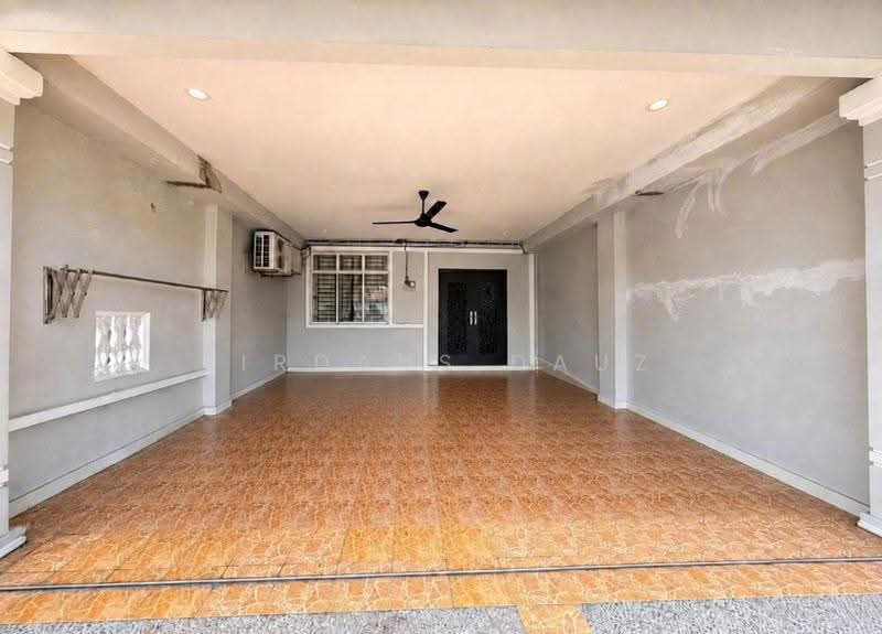 1-storey Terraced House for Sale in Bandar Putra Kulai (Kulai) - Firdaus Dauz - Entrance - PropertyGuru.com.my